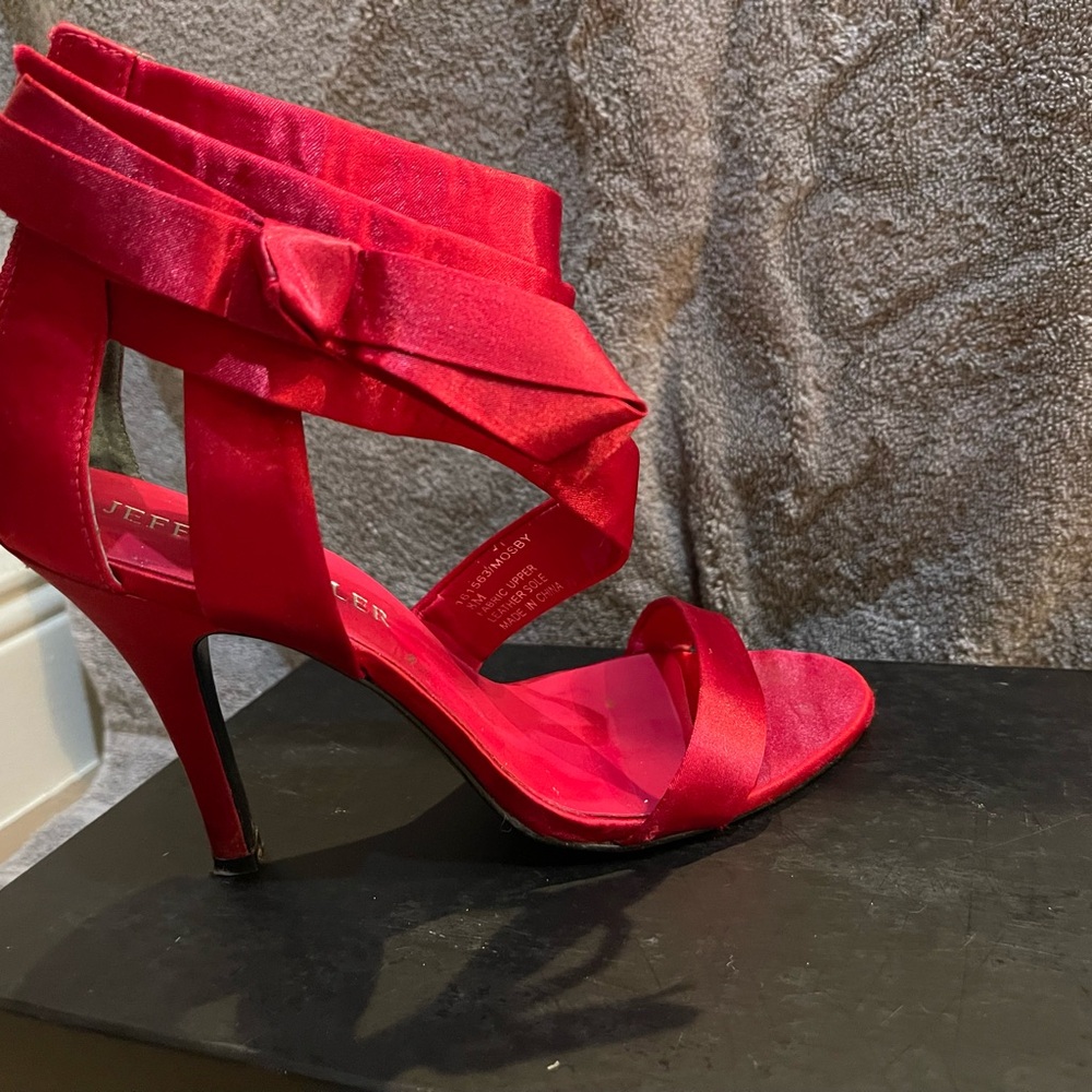 Women’s size 7 1/2 hot pink satin open toe elegant wear heels with back zipper